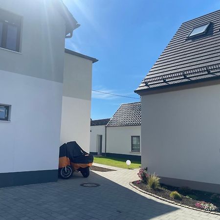 Modernes & Gepflegtes Hotelzimmer Mit Kueche! Bernstadt  외부 사진