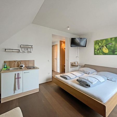 Modernes & Gepflegtes Hotelzimmer Mit Kueche! Bernstadt  외부 사진