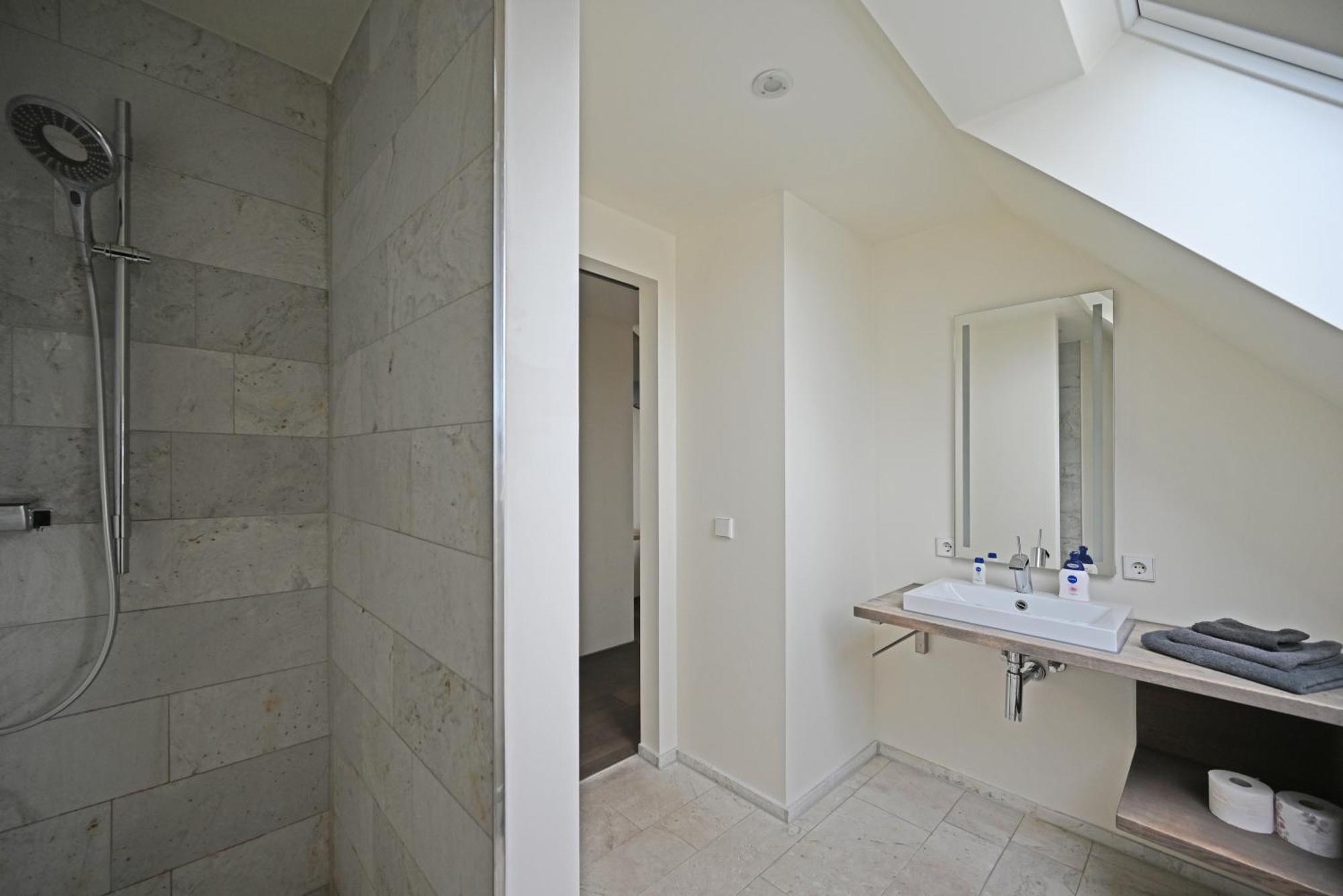 Modernes & Gepflegtes Hotelzimmer Mit Kueche! Bernstadt  외부 사진