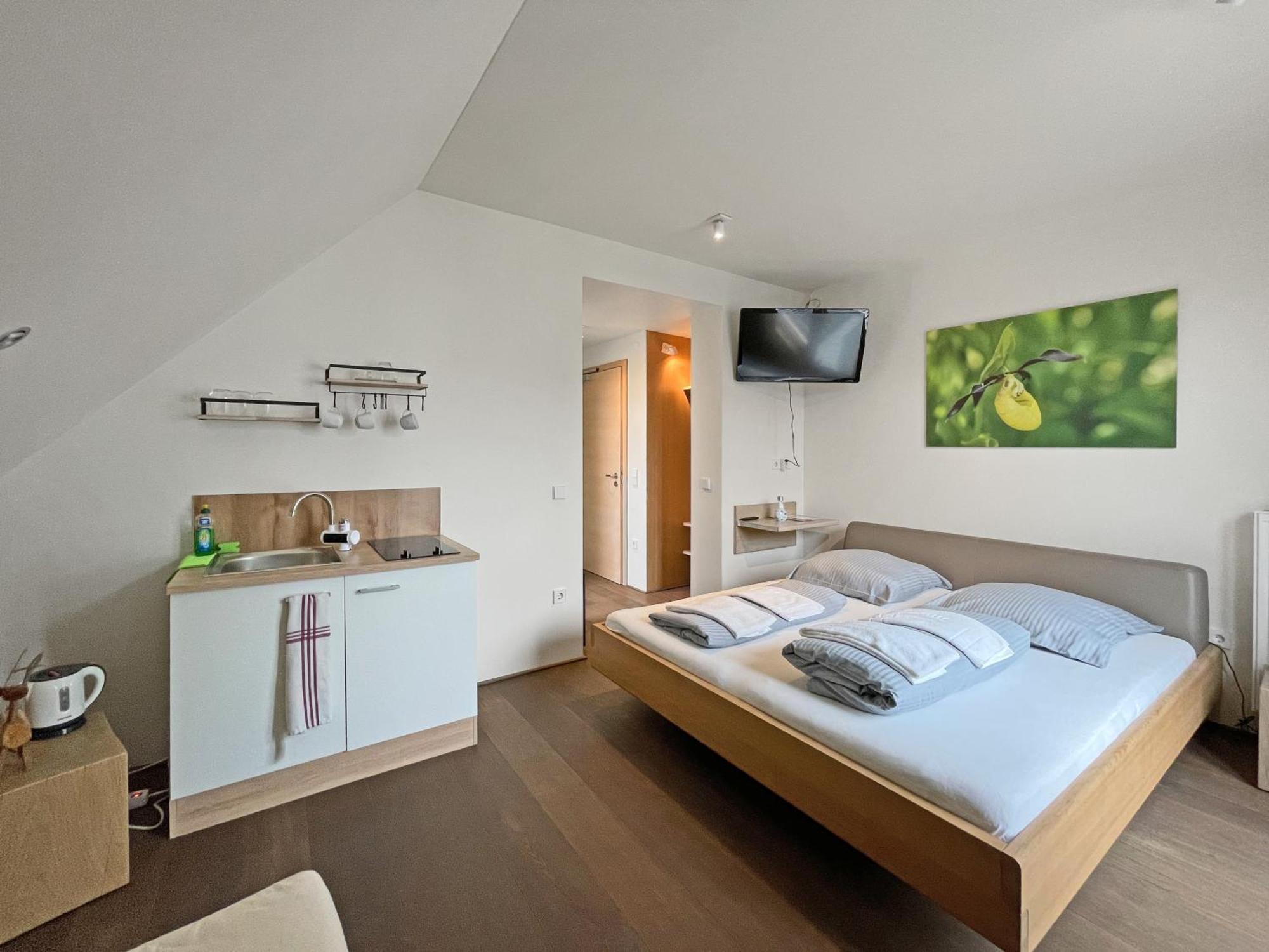Modernes & Gepflegtes Hotelzimmer Mit Kueche! Bernstadt  외부 사진