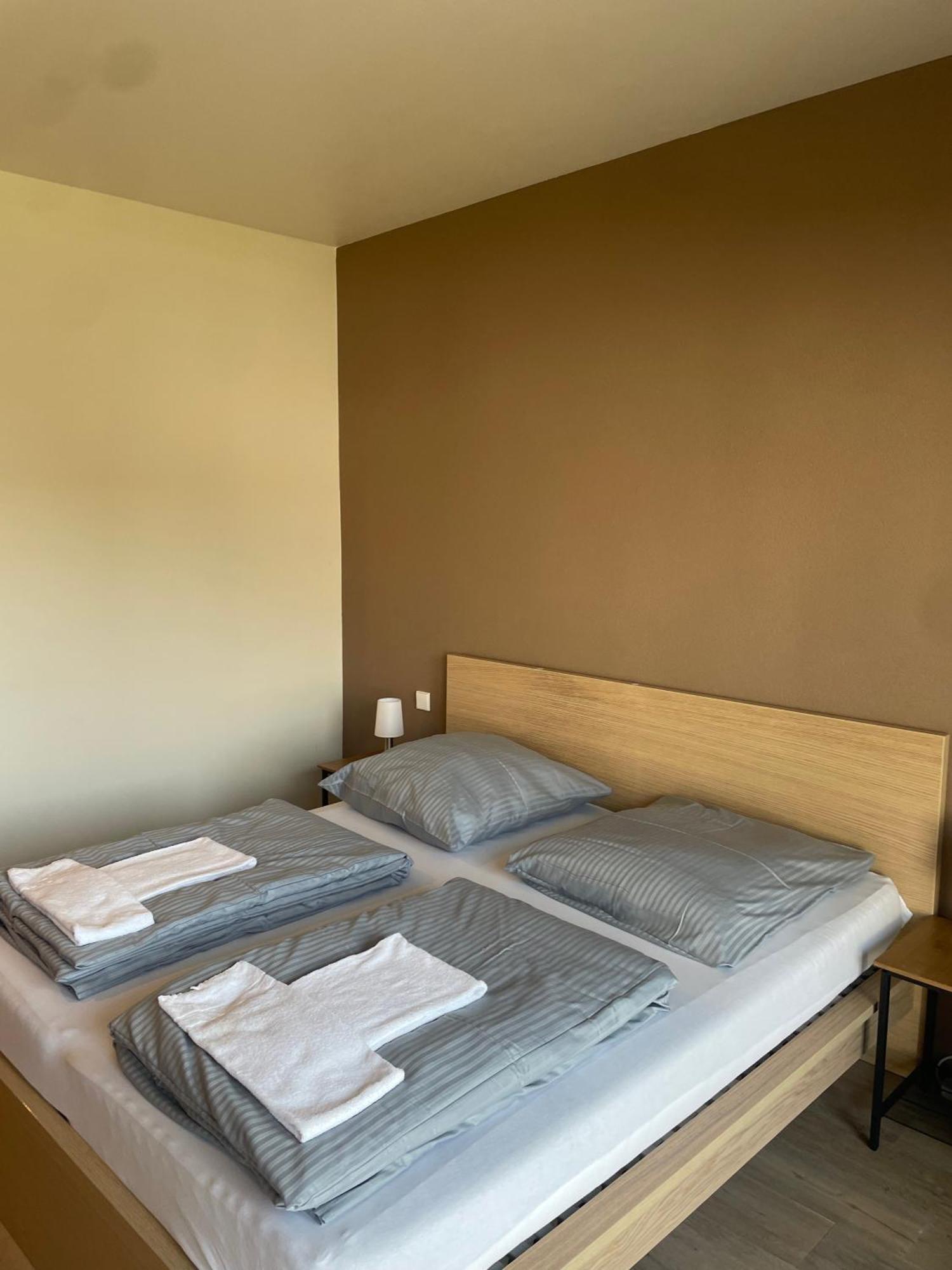 Modernes & Gepflegtes Hotelzimmer Mit Kueche! Bernstadt  외부 사진