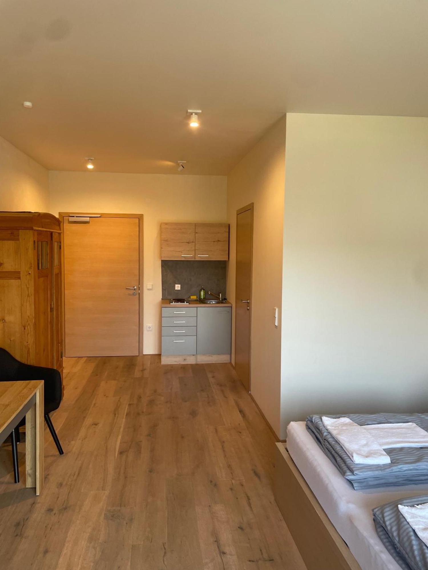 Modernes & Gepflegtes Hotelzimmer Mit Kueche! Bernstadt  외부 사진